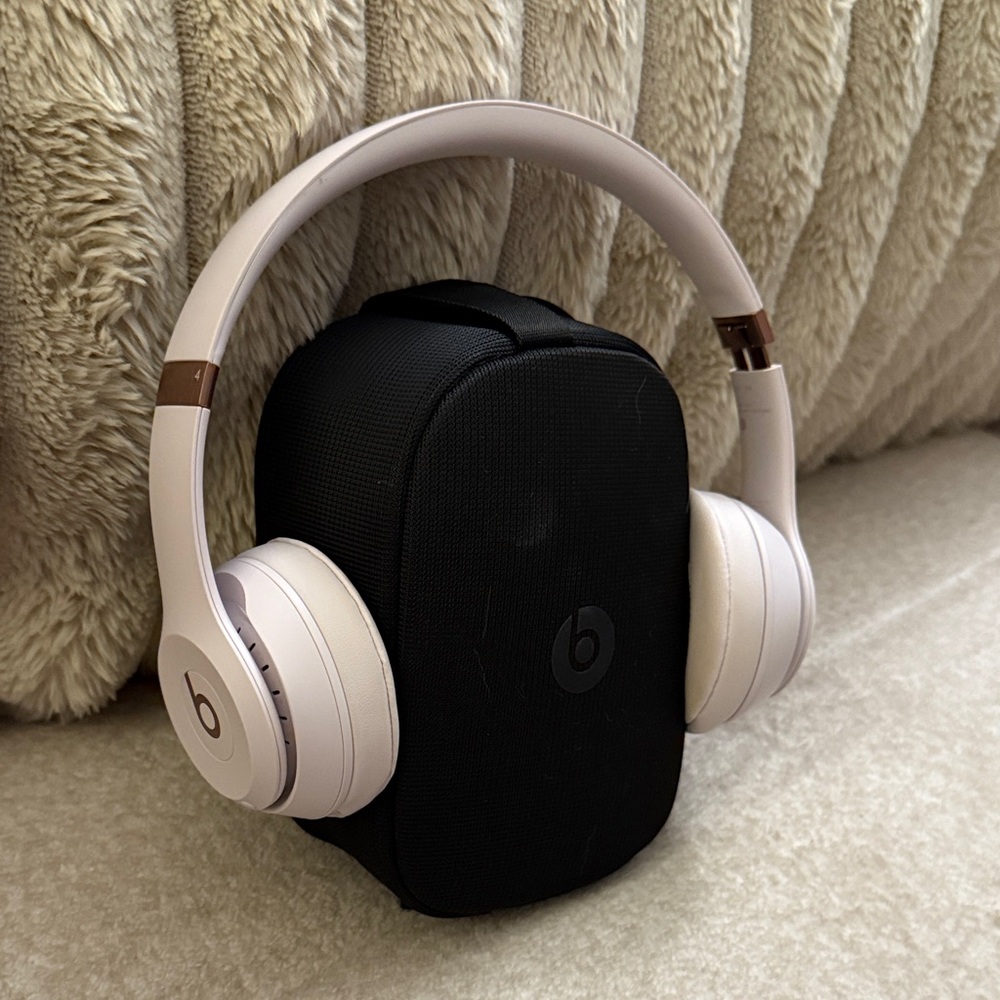 Beats by Dre On-Ear Headphones - Cloud Pink with Case